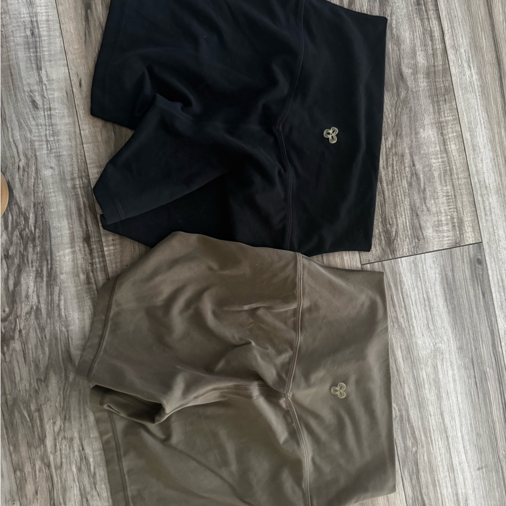 Aritzia Women's Athletic Shorts - Black and Brown